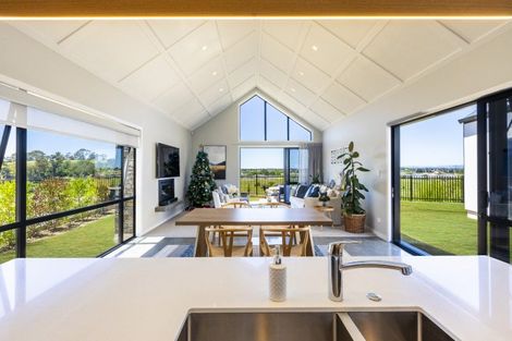 Photo of property in 75 Oak Road, Poraiti, Napier, 4112