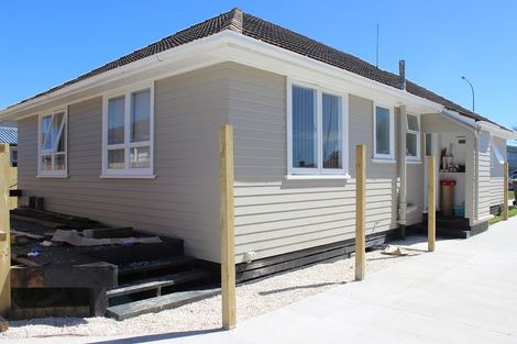 Photo of property in 706 Massey Road, Mangere, Auckland, 2022