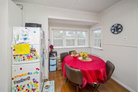 Photo of property in 2 Gladstone Street, Hawera, 4610