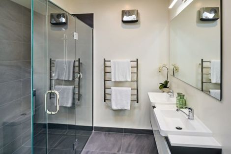 Photo of property in 34 Seaview Road, Paremata, Porirua, 5024