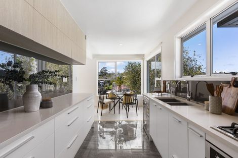 Photo of property in 9 Keldale Place, Forrest Hill, Auckland, 0620