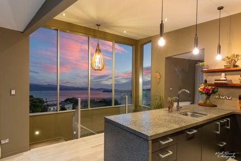 Photo of property in 4 Singers Road, Korokoro, Lower Hutt, 5012