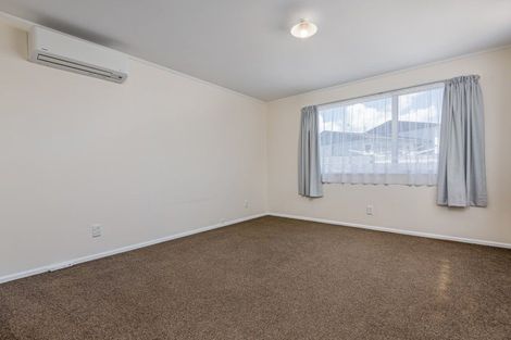Photo of property in 20 Dunk Place, Milson, Palmerston North, 4414