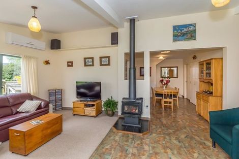 Photo of property in 370 Tararua Road, Levin, 5571