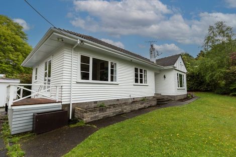 Photo of property in 33 Pinehaven Road, Pinehaven, Upper Hutt, 5019