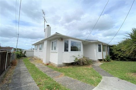 Photo of property in 35 Raleigh Road, Northcote, Auckland, 0627