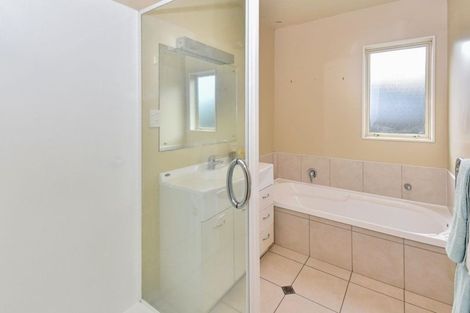 Photo of property in 3a Stevenson Road, Clarks Beach, 2122