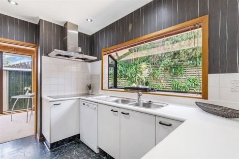 Photo of property in 14 Warrington Grove, Newlands, Wellington, 6037