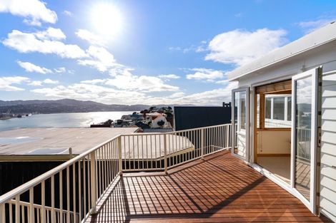 Photo of property in 78 The Crescent, Roseneath, Wellington, 6011