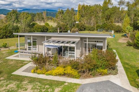 Photo of property in 3 Takapu Road, Manakau, Levin, 5573