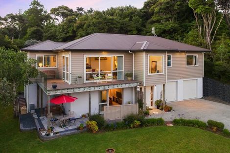 Photo of property in 127 Whangaparaoa Road, Red Beach, 0932