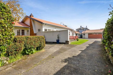 Photo of property in 19 George Street, Hawera, 4610