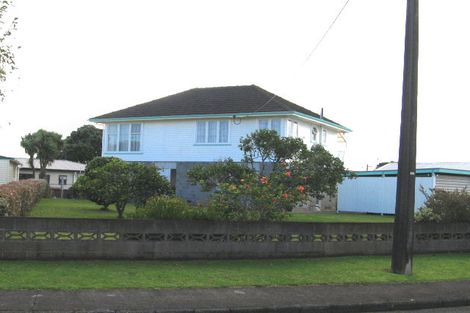 Photo of property in 24 Ward Crescent, Te Atatu Peninsula, Auckland, 0610
