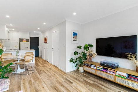 Photo of property in 5 Wharara Lane, Massey, Auckland, 0614