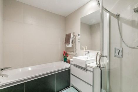 Photo of property in 30 Sohlue Place, Oteha, Auckland, 0632