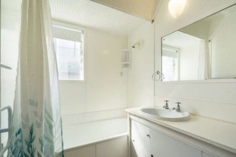 Photo of property in 106 Eversleigh Road, Belmont, Auckland, 0622