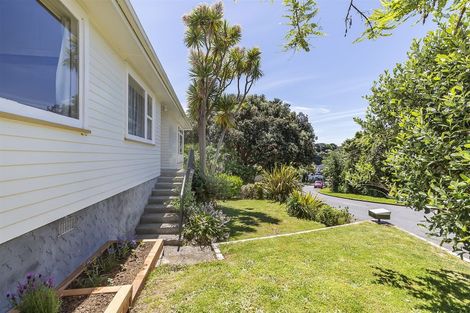 Photo of property in 28 Oak Avenue, Paremata, Porirua, 5024