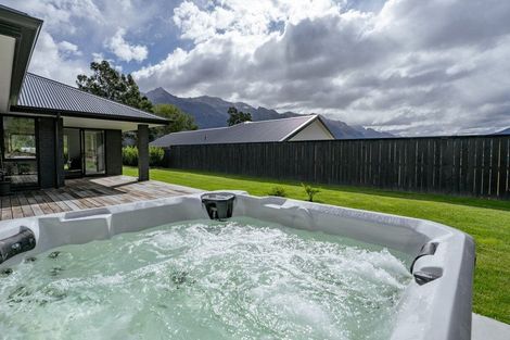 Photo of property in 11 Walter Place, Glenorchy, 9372