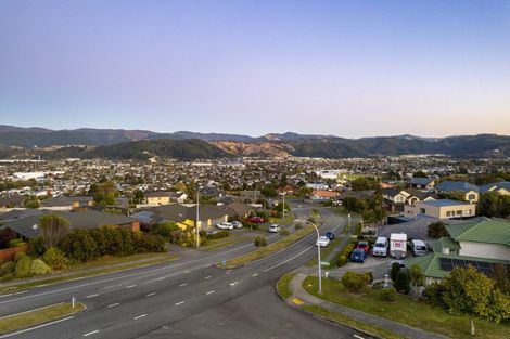 Photo of property in 2 Ormrod Grove, Riverstone Terraces, Upper Hutt, 5018