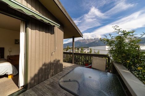 Photo of property in 18 Poplar Drive, Kelvin Heights, Queenstown, 9300