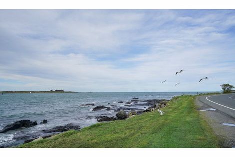 Photo of property in 220 Marine Parade, Bluff, 9814