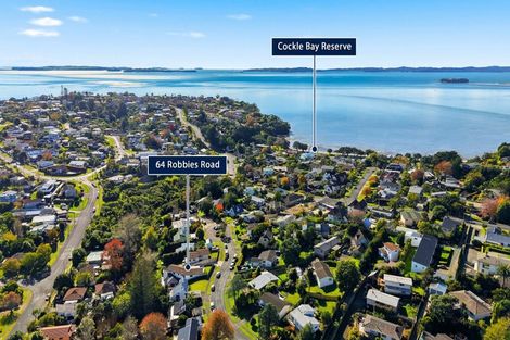 Photo of property in 64 Robbies Road, Shelly Park, Auckland, 2014