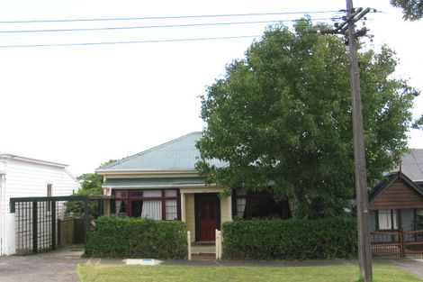 Photo of property in 15 Kiwi Road, Stanley Point, Auckland, 0624