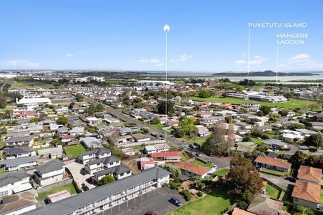 Photo of property in 15 Kambalda Street, Mangere Bridge, Auckland, 2022