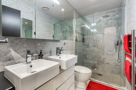 Photo of property in 11a/2 Saint Martins Lane, Grafton, Auckland, 1010