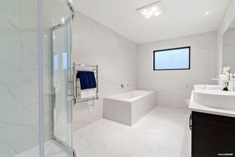 Photo of property in 2 Fjord Way, Karaka, Papakura, 2113