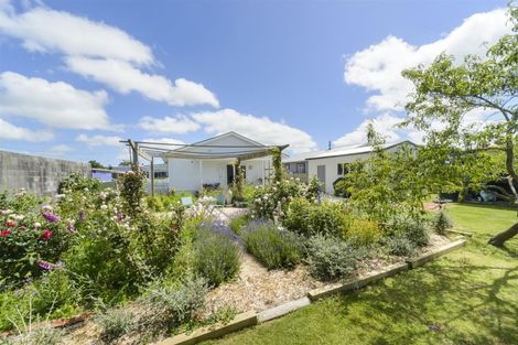 Photo of property in 7 Station Road, Marton, 4710