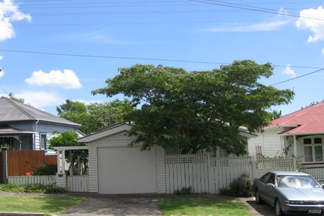 Photo of property in 17a Kiwi Road, Stanley Point, Auckland, 0624
