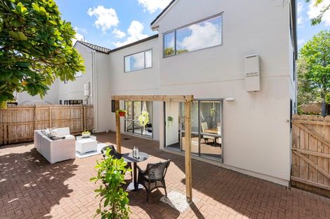 Photo of property in 11 Spalding Rise, Golflands, Auckland, 2013