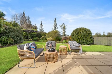 Photo of property in 2 Edgewater Grove, Orewa, 0931
