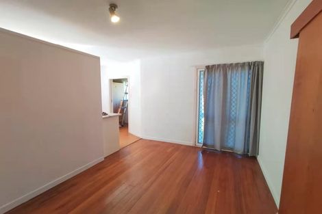 Photo of property in 8 Armstrong Place, New Lynn, Auckland, 0600