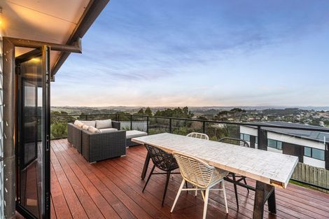 Photo of property in 5 Ti Tree Lane, Stanmore Bay, Whangaparaoa, 0932
