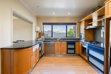 Photo of property in 76 Lake Crescent, Hamilton Lake, Hamilton, 3204