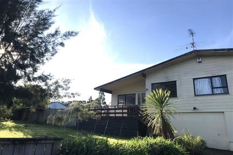 Photo of property in 8 Fitzherbert Avenue, West Harbour, Auckland, 0618