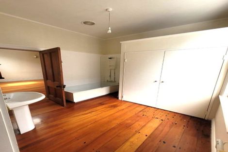 Photo of property in 11 Aorangi Terrace, Thorndon, Wellington, 6011