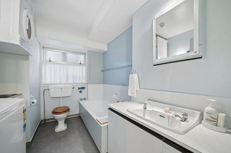 Photo of property in Jerningham Apartments, 20 Oriental Terrace, Oriental Bay, Wellington, 6011