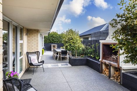 Photo of property in 28 Holiday Drive, Mairehau, Christchurch, 8052