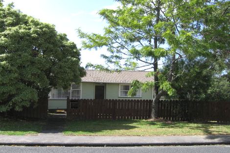 Photo of property in 31 Thornlow Street, Glendene, Auckland, 0602