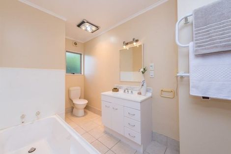 Photo of property in 2/78 Carlisle Road, Browns Bay, Auckland, 0632