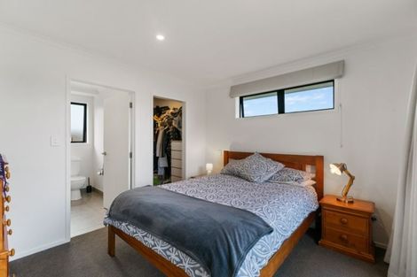 Photo of property in 24 Kaurinui Crescent, One Tree Point, 0118