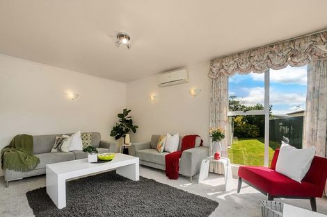 Photo of property in 15 Bedlington Avenue, Manurewa, Auckland, 2102