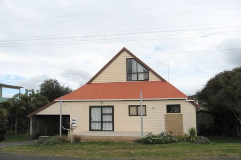 Photo of property in 127 Ocean Beach Road, Tairua, 3508
