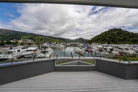 Photo of property in 39 Waikawa Road, Picton, 7220
