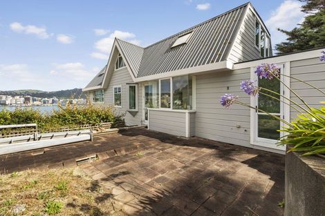 Photo of property in 1/302 Oriental Parade, Oriental Bay, Wellington, 6011