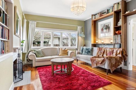 Photo of property in 5 Pine Street, New Lynn, Auckland, 0600