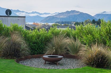 Photo of property in 7 Little Alpha Loop, Wanaka, 9305